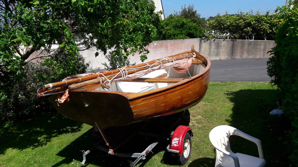 Canot misainier en bois vernis