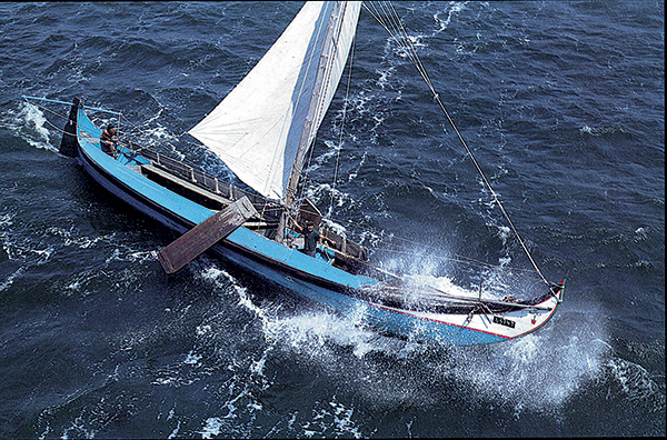 bateau traditionnel portugais sous voile