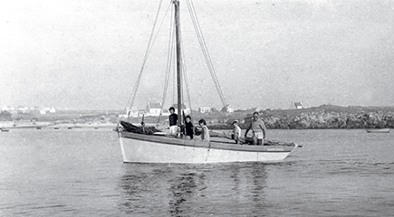 Valbelle canot semi-ponté cotre