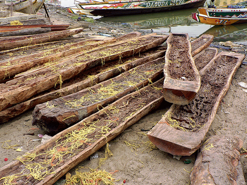 Sur la plage, plusieurs « quilles » en attente d’une construction.
