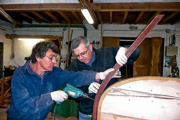 Philippe et Stéphane posent le taille-mer