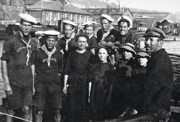 Scoots marins avec une famille de mariniers, 1921