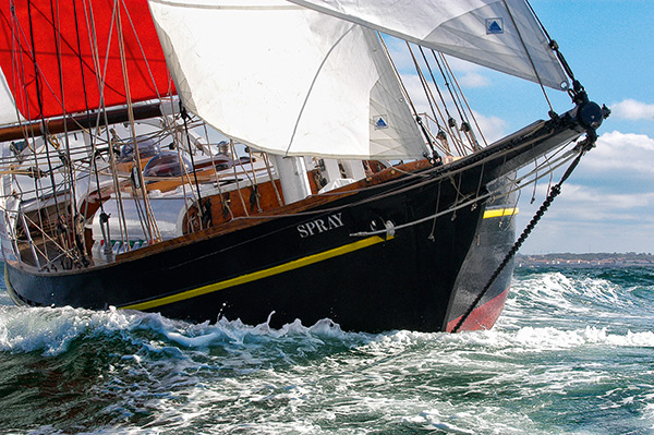 Photo de la proue du bateau Spray