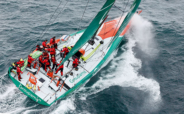 bateau groupama en course