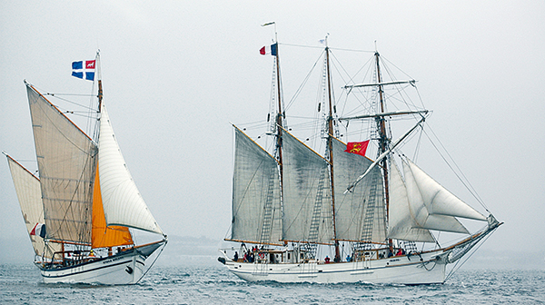 Deux bateaux en navigation