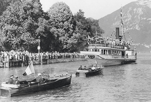 trois bateaux sur le lac annecy