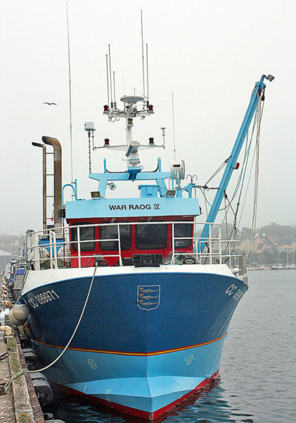 bateau de peche à quai