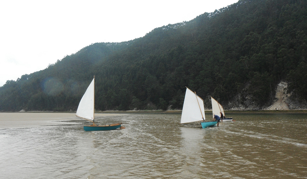 Voile-aviron dans les rias du Pays Basque espagnol