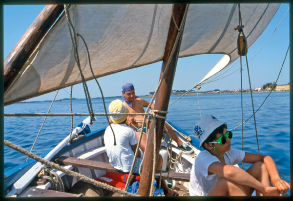 Navigation Méditerranée, voile latine, Bateau Bernard Vigne