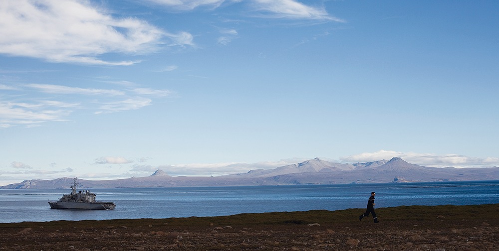 La frégate Nivôse en mission aux Kerguelen