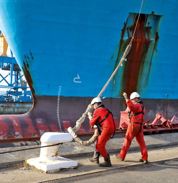 Forme de radoub, Mettre un cargo à sec, Réparations cargos