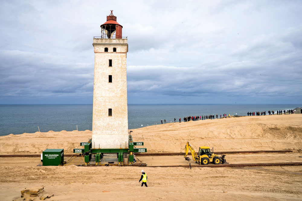 Le phare prend le train