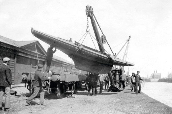 le premier bod est livré par chemin de fer sur les bords d’Oulton Broad au début de l’année 1901.