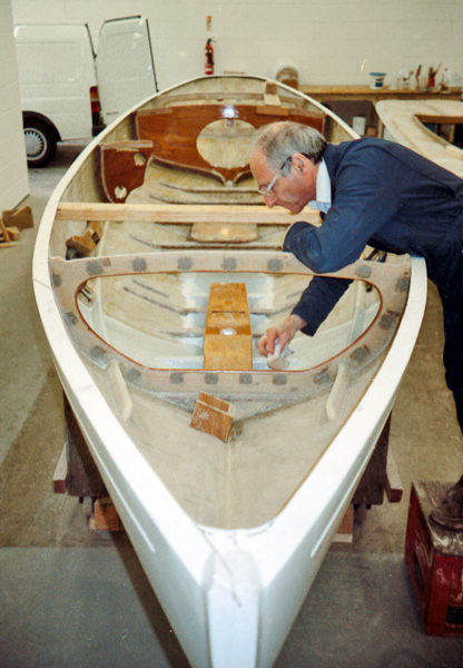 Charpentier de marine et régatier distingué, Nick Truman a aussi été un des artisans
de la conversion de la classe aux composites.