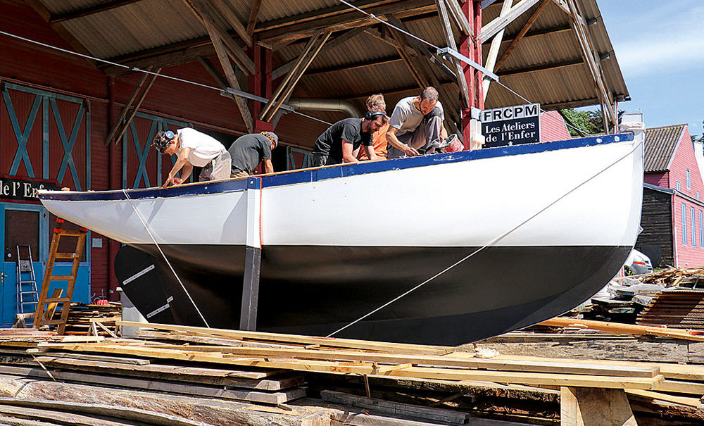 Les Ateliers lancent un yacht et un ligneur