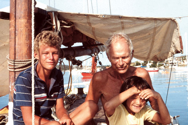 à bord de L’Artemis, Thomas,  Peter et Carmen Tangvald.