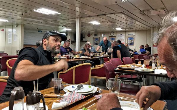 le repas des passagers à bord  du Drujba.