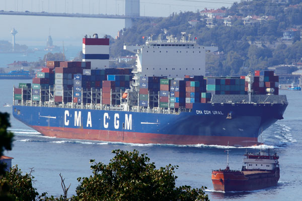  le cma cgm Ural dispose d’une capacité  de 10 622 équivalents vingt pieds. 