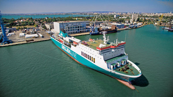 Vues du Drujba à quai au port
de Burgas