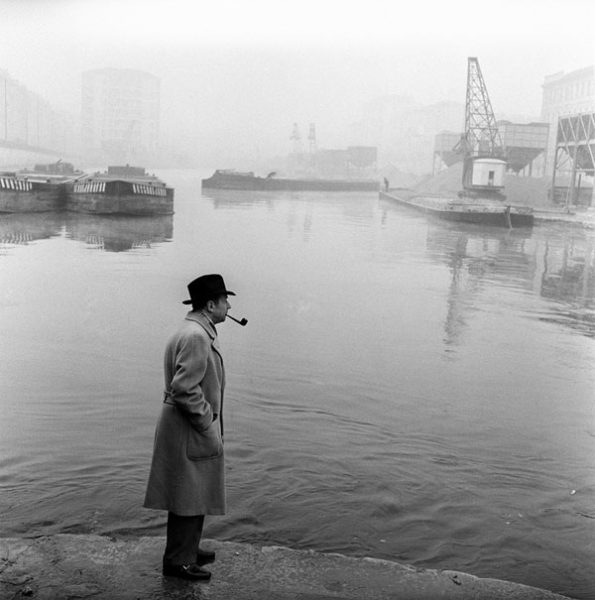 Georges Simenon photographié  par Emilio Ronchini dans les années 1950.