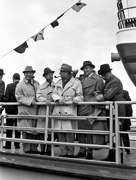 Simenon en 1966 avec quatre « Maigret » : les acteurs Gino Cervi, Heinz Ruhmann, Rupert Davies et Jan Teuling.