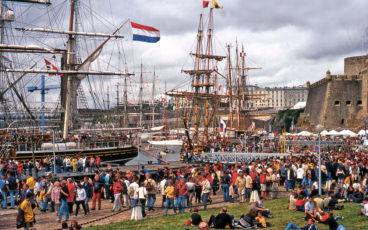 En 1992, l’invention des fêtes maritimes de Brest s’accompagne de l’ouverture de la Penfeld au public.