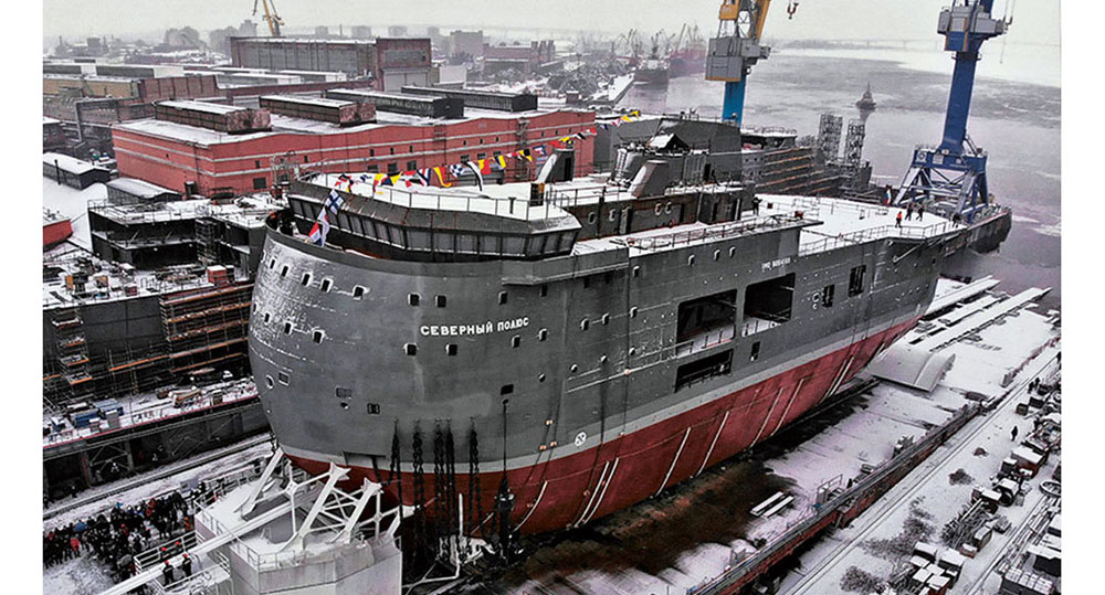 Une étrange et imposante coque a été lancée aux Chantiers de l’Amirauté de Saint-Pétersbourg