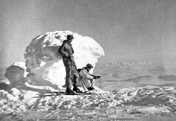 Avant les mers chaudes, c’est dans la nature sauvage de sa Norvège natale que le jeune Thor Heyerdahl s’épanouit