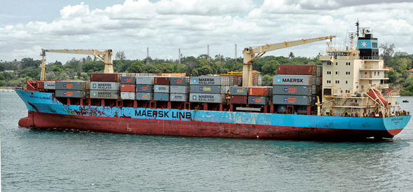 Le porte-conteneurs Mærsk Alabama, lancé en 1998, est attaqué en avril 2009 par des pirates somaliens dans le golfe d’Aden 