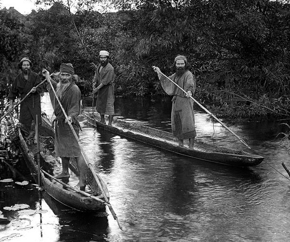 Pêcheurs aïnous à Hokkaidō vers 1900. 