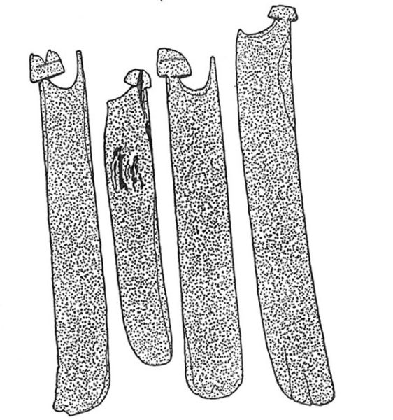 Guaras provenant des fouilles d’une tombe du Pérou méridional ; l’absence de toute ornementation est une indication sur leur caractère utilitaire. © Thor Heyerdahl, Early man and the ocean