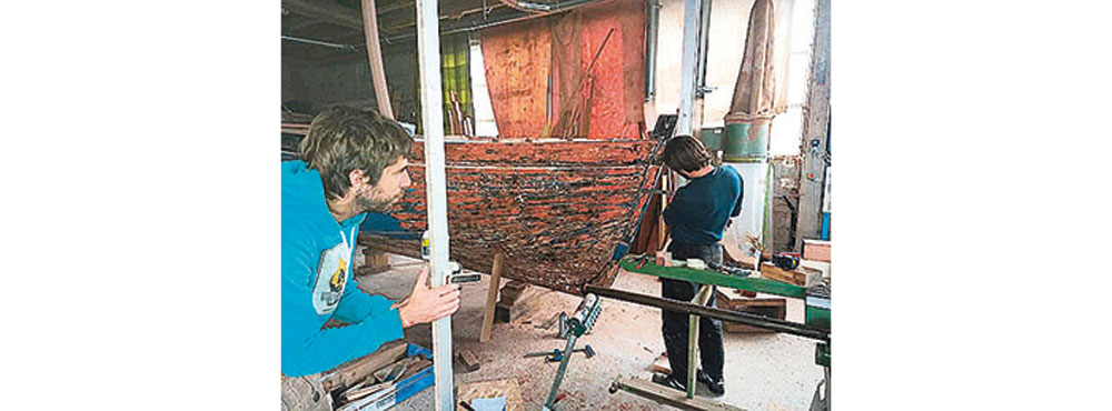 Renaissance d’un canot à misaine à Camaret