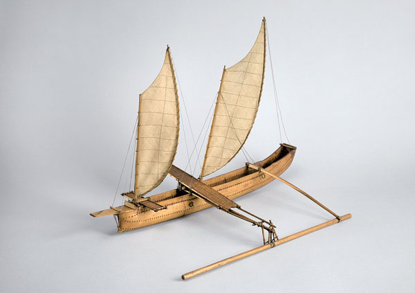 maquette d’un ivaha, pirogue de voyage hauturière de Tahiti, réalisée en 1873 d’après des relevés effectués par François-Edmond Pâris en 1839, lors de son tour du monde à bord de l’Artémise.