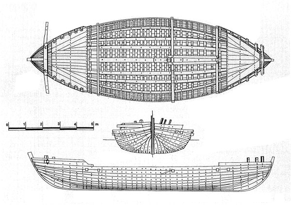 caboteur fluvio-maritime du début du viie siècle de notre ère, coulé par 7 mètres de fond dans la Charente et qui mesurait 14,30 mètres de longueur pour 4,80 mètres de large, 1,20 mètre de creux et 8 à 10 tonneaux de port. Les restitutions en trois dimensions sont l’œuvre de Jacques Martel, qui s’est attaché notamment à illustrer la construction sur membrures, tandis que Volker Westphal dressait des plans de structure en vue de construire un modèle de recherche.