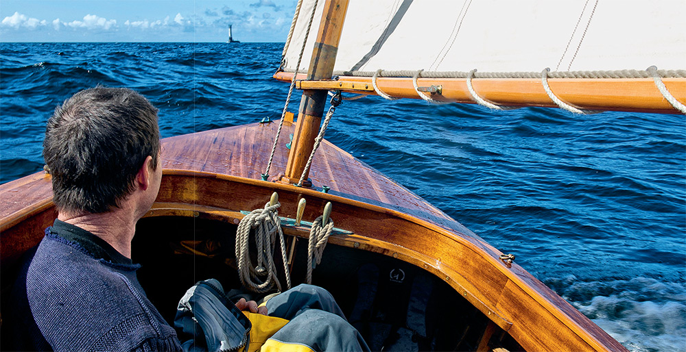 À Wolf Rock, avec Grace – un voile-aviron qui part vers le large