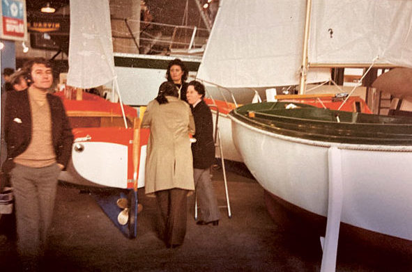 Joseph Durand présente un exemplaire d’Albatros au Salon nautique, au cnit, à la Défense.