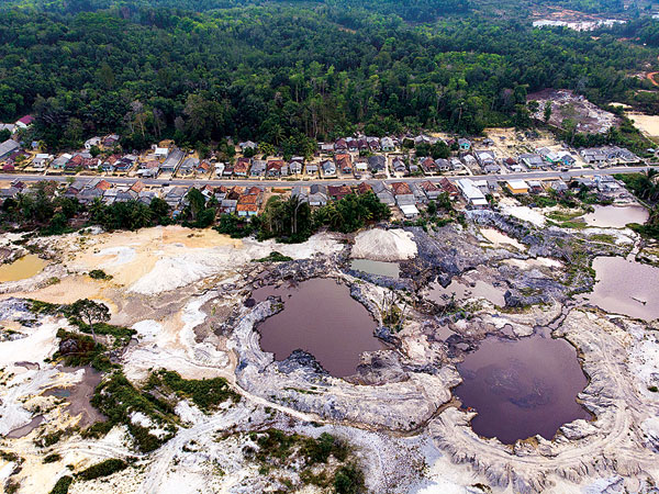 L’épuisement venant, les premiers sites à ciel ouvert de Bangka sont désaffectés, 