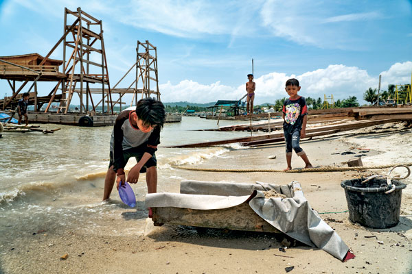 L’exploitation de l’étain est le premier poste de l’économie sur l’île de Bangka, loin devant la pêche et l’agriculture.