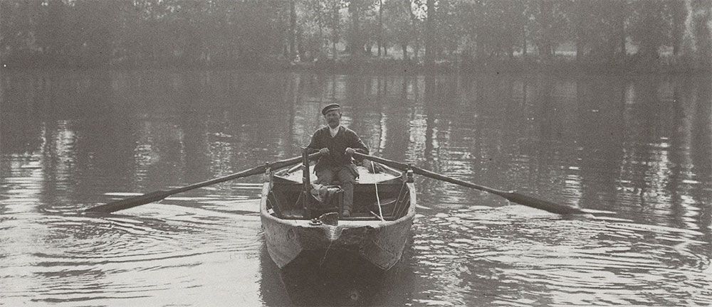 Traverser le fleuve : histoire des bacs de Seine, de l’aviron au moteur