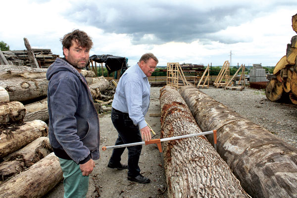 Mickaël Renaud, charpentier de formation, a acheté une scierie en 2018, en Mayenne