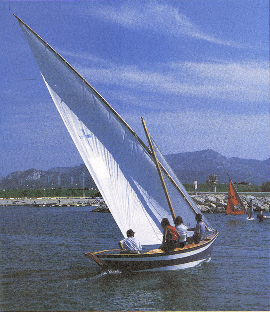 La Marseillaise : un canot voile-aviron latin