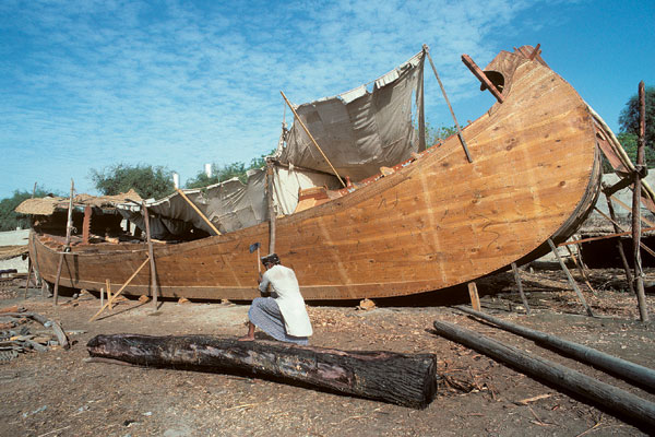 Le zonaq de Kaloo en construction à Sukkur. Le charpentier itinérant chargé du chantier, Mohammed Yar, passe pour l’un des meilleurs de l’Indus.