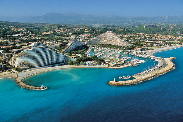 La construction de la marina Baie-des-Anges à Villeneuve-Loubet, entre Antibes et Nice, fut lancée en 1968.