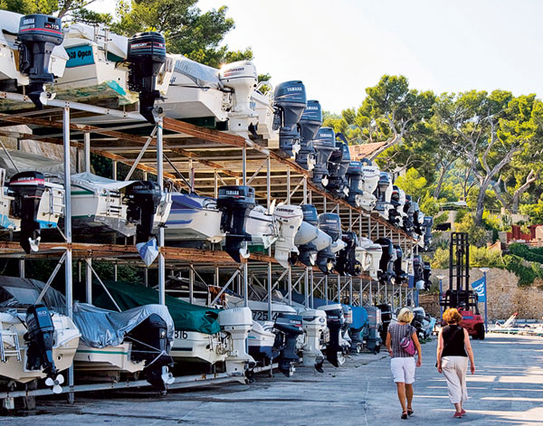 Dans les allées de la Madrague, à Saint-Cyr-sur-Mer (Var). 