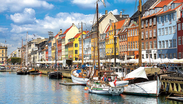 quartier touristique du canal de Nyhavn, à Copenhague.
