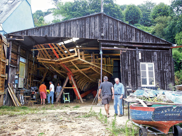 Pour les fêtes maritimes de Douarnenez de 2006, Skellig gagne le port du Rosmeur.