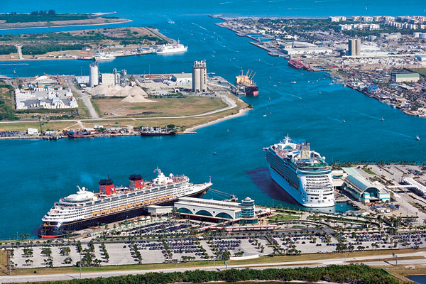 Situé dans une importante zone à risque d’ouragans, Port Canaveral, en Floride, accueille en temps normal quelque 4,5 millions de croisiéristes par an. 