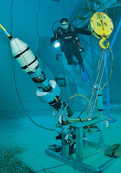 Tests en bassin de matériel de manœuvre du rov hybride Ariane.
