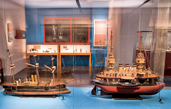Les bateaux jouets de la collection de Jac Remise, acquise par le musée national de la Marine. 