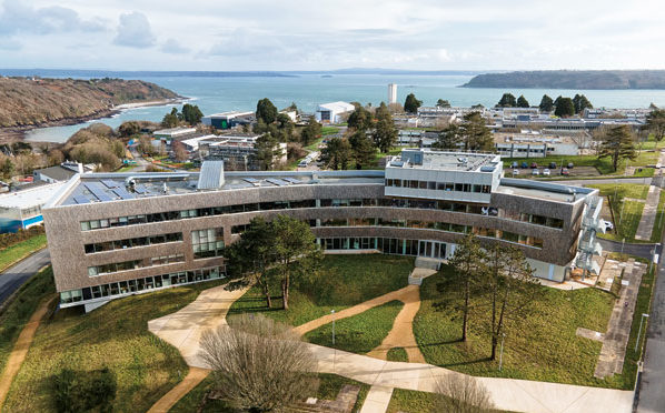  La majorité des salariés de l’Ifremer travaillent dans le centre situé à Plouzané, sur la pointe du Diable près de Brest.